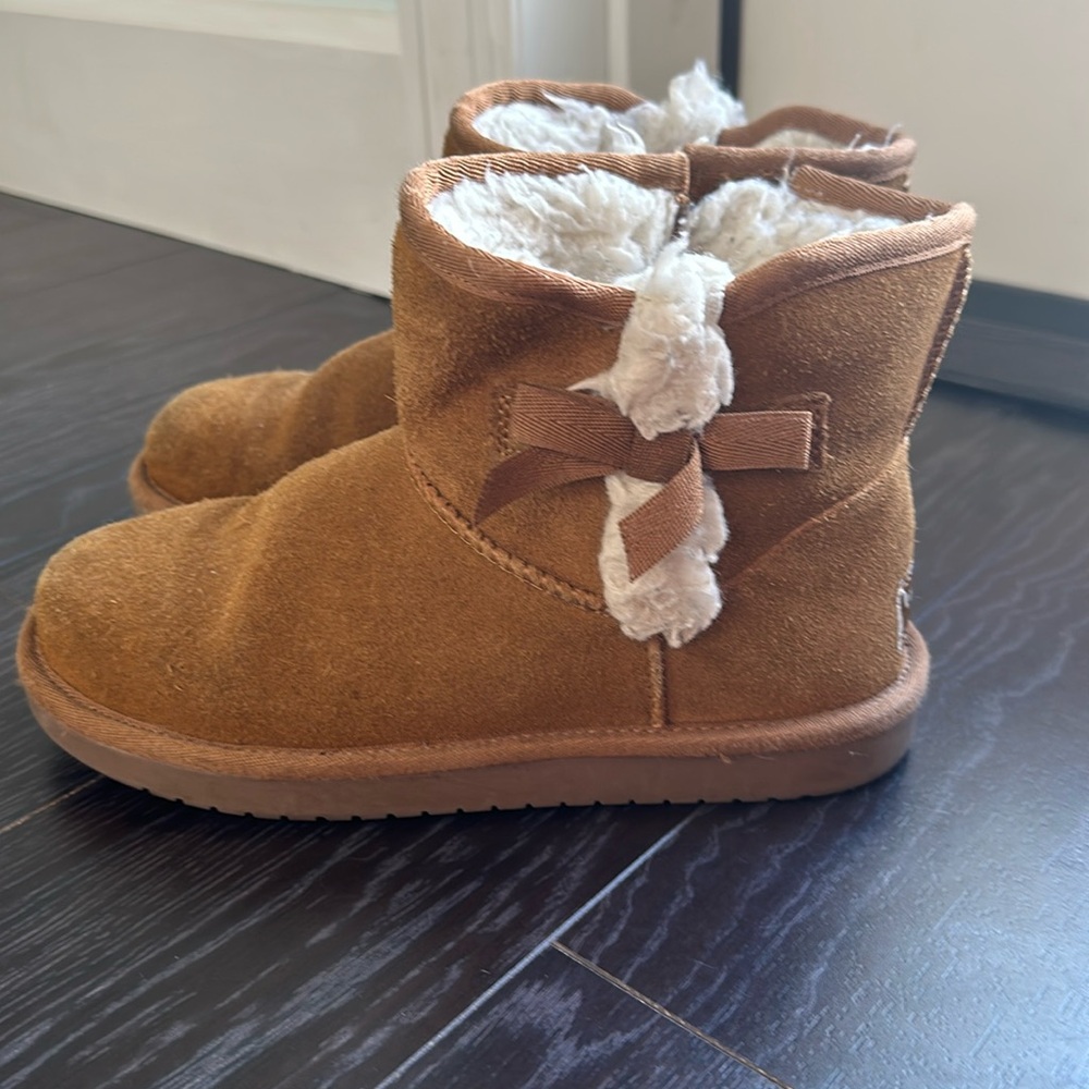 Kookaburra by UGG kids boots US size 2
